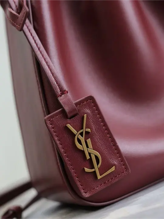 bucket bag in leather
