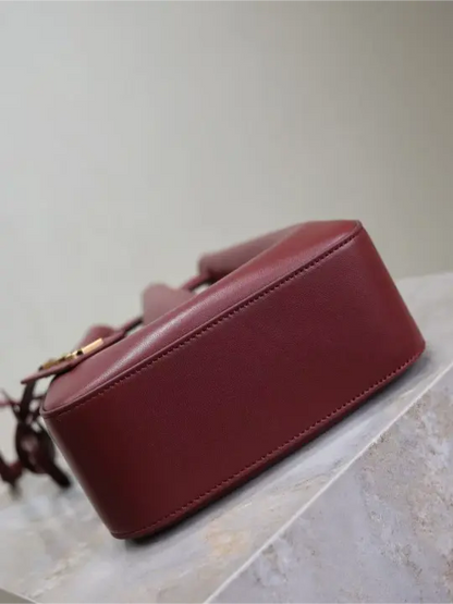 bucket bag in leather