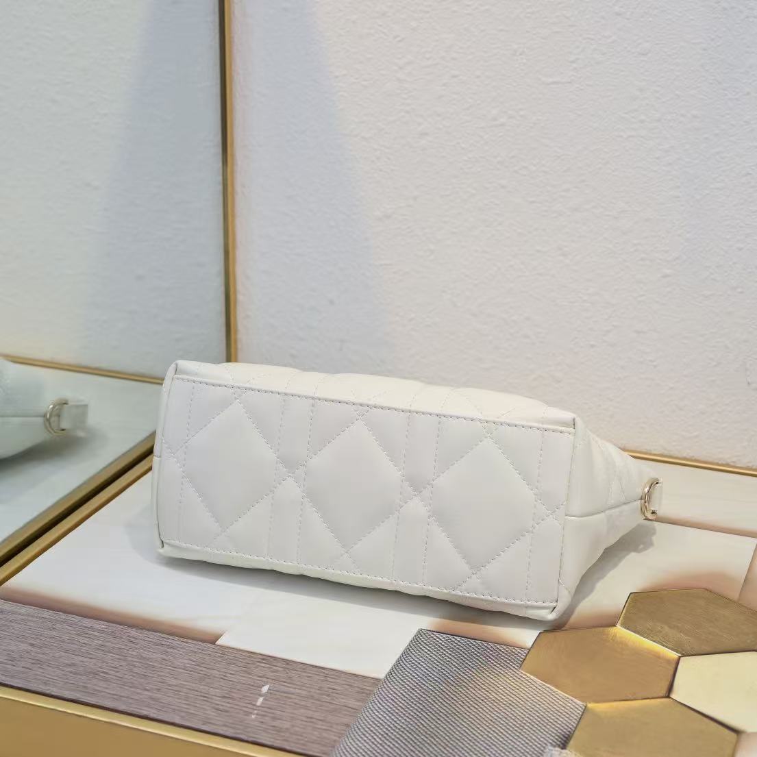TRAVEL NOMAD Clutch