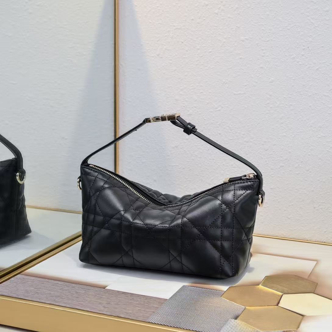 TRAVEL NOMAD Clutch