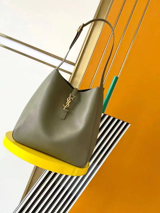 LE 5 À 7 Large Smooth Leather Soft Bag
