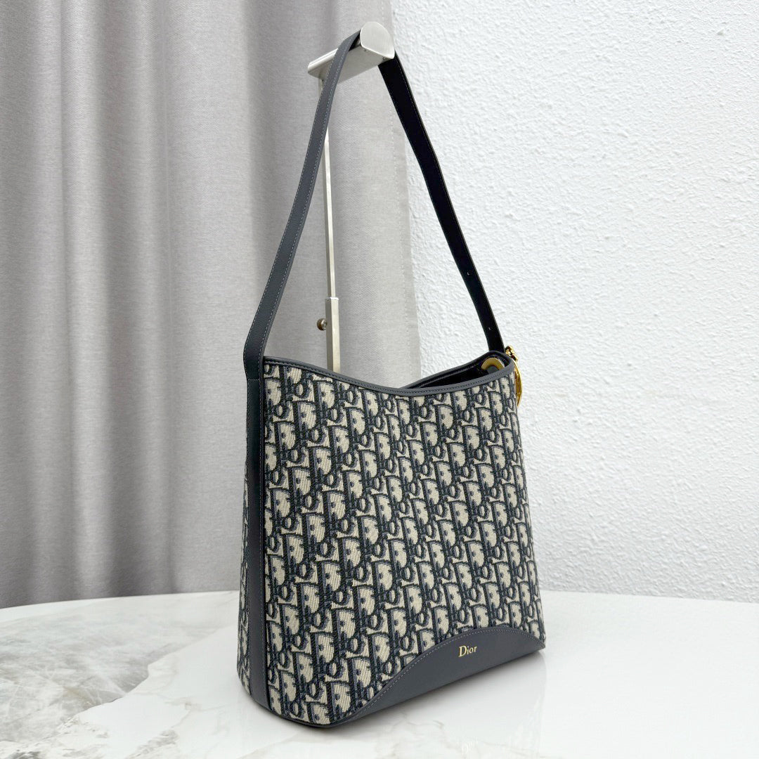 2026 TMédaillon Bucket Bag, Blue Oblique Jacquard M1532QTZQ_M928