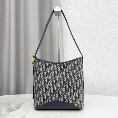 2026 TMédaillon Bucket Bag, Blue Oblique Jacquard M1532QTZQ_M928